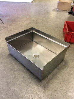 Stainless Steel sink folded and welded